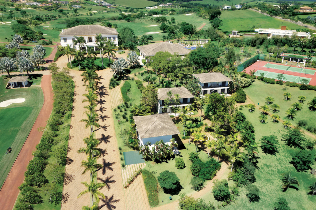 Conheça o Único Condomínio do Mundo Com Praia, Golf e Hípica