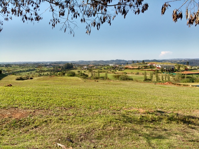 Lote de altíssimo padrão no condomínio fechado Fazenda da Grama 3270