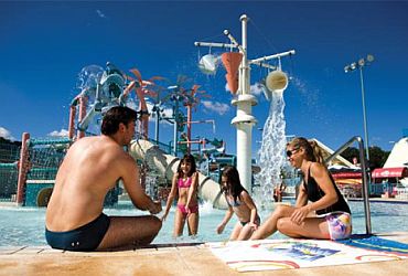 Parque aquático abre temporada para quem quer curtir o calor nas piscinas e toboáguas