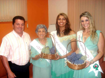 Prefeito de Itupeva recebe embaixatrizes da 47ª Festa da Uva de Vinhedo