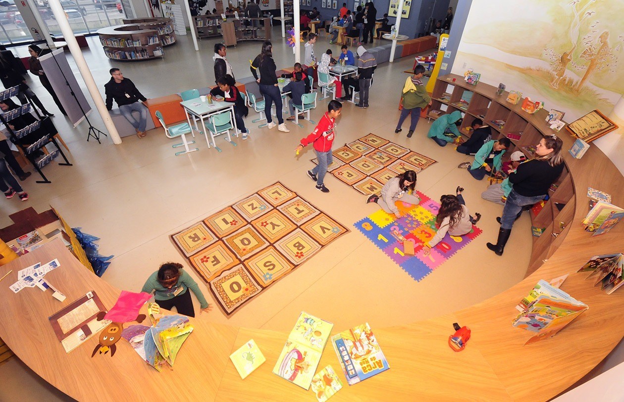 Biblioteca leva atrações para todas as idades no período de férias!