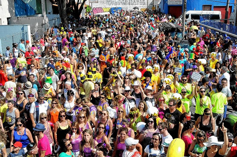 Bloco Chupa que é de Uva abre o Carnaval de Jundiaí e arrasta mais de 40 mil pessoas