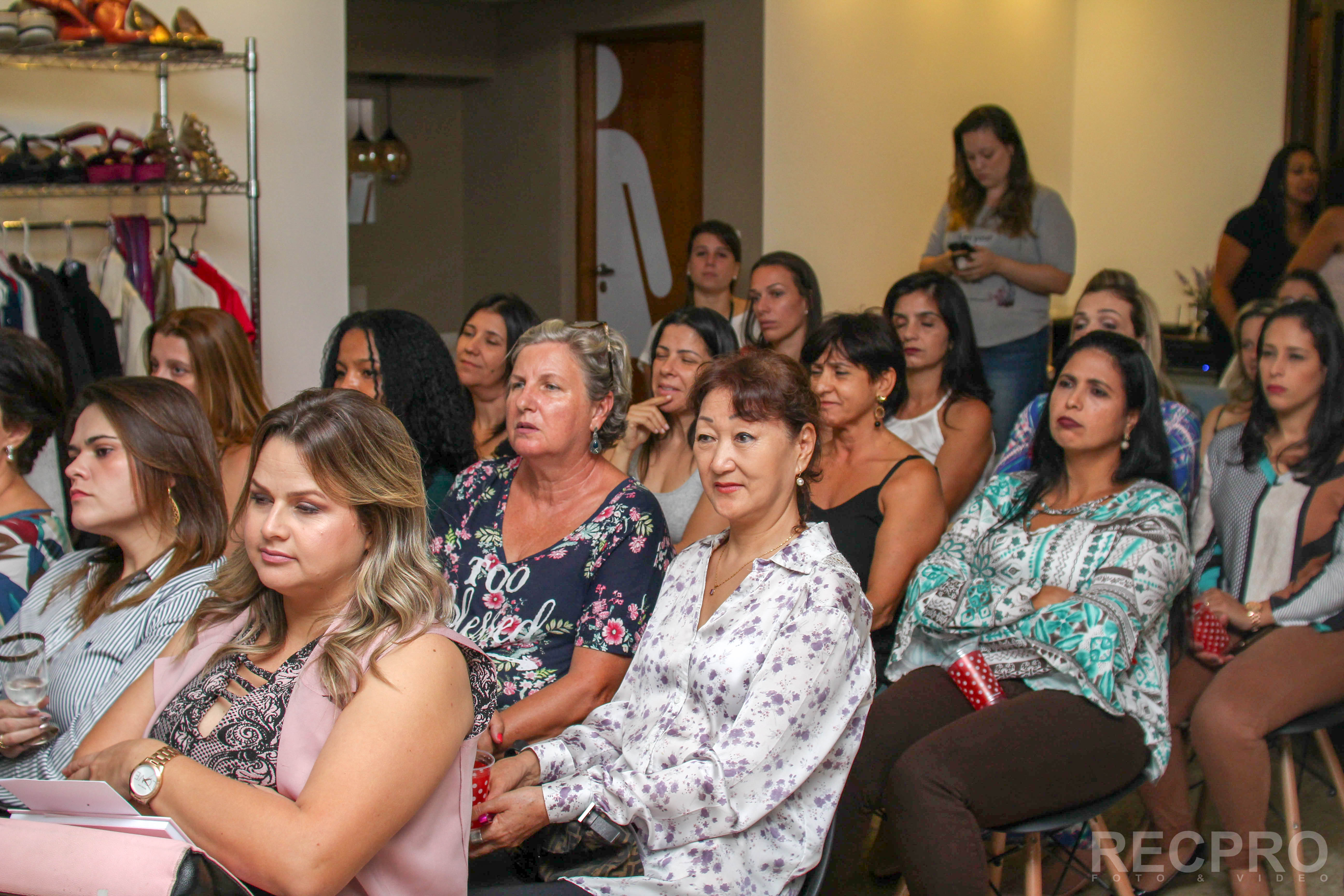 Happy Hour de Mulheres Empreendedoras contou com a participação de diversas empresarias da região