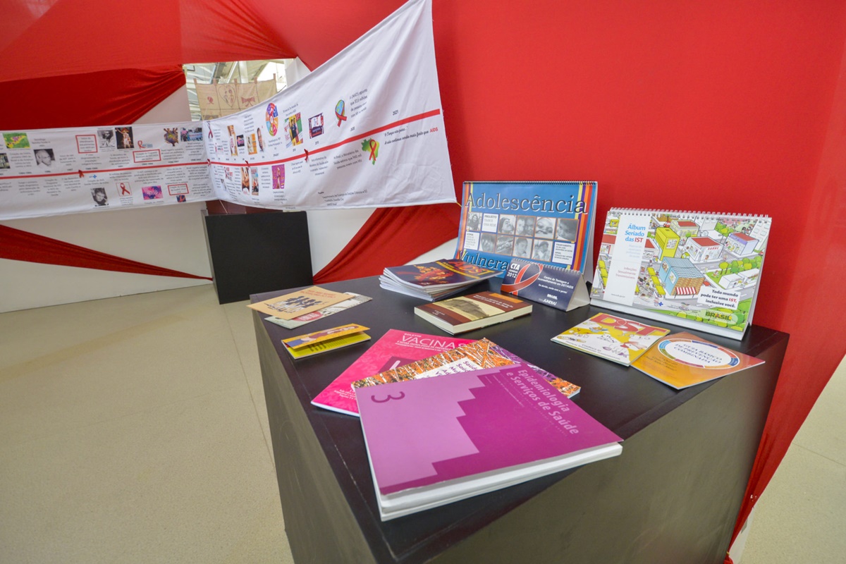 ‘O Tempo Não Para’ Exposição na Biblioteca Nelson Foot ficará até o dia 10 de março!