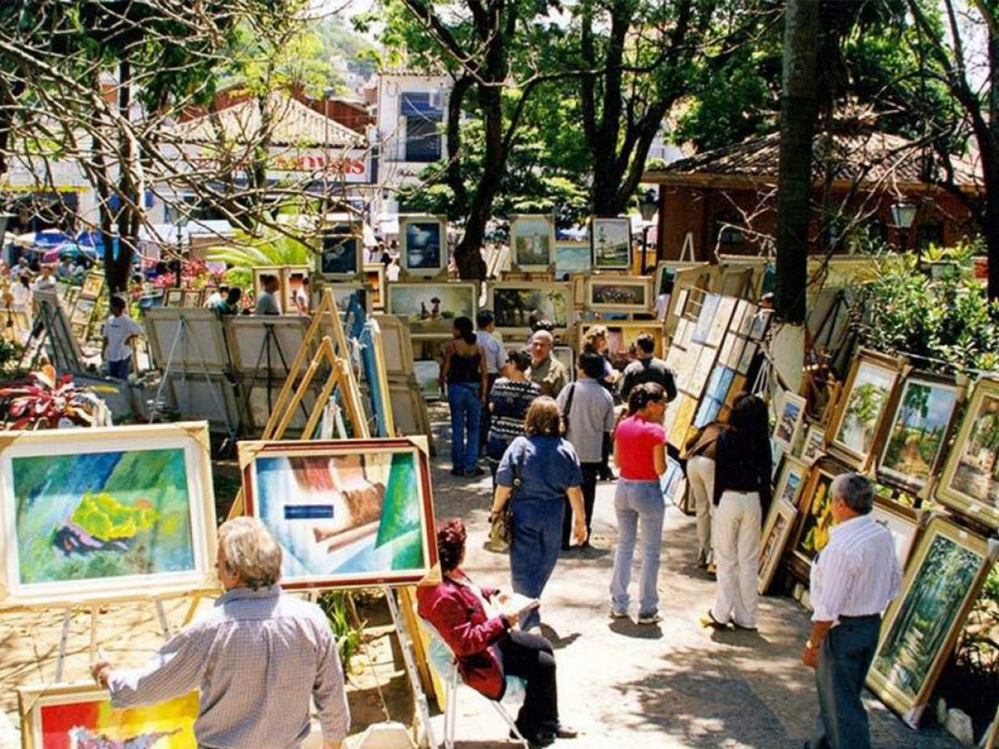 Conheça a famosa Feira de Embu das Artes