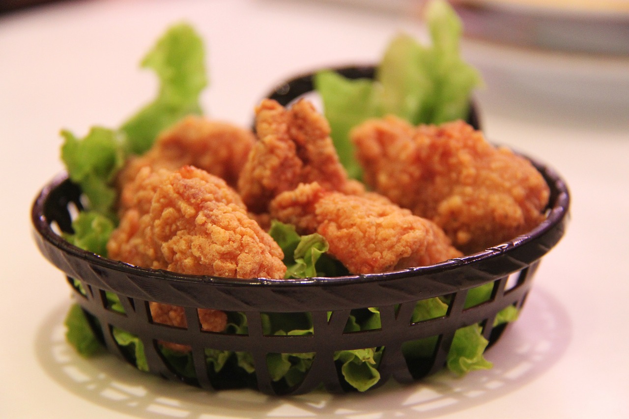 Tiras de frango empanadas e assadas