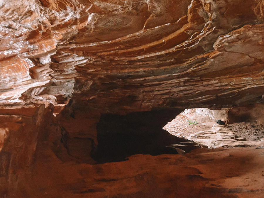 Gruta com pinturas rupestres é destino turístico no interior de SP