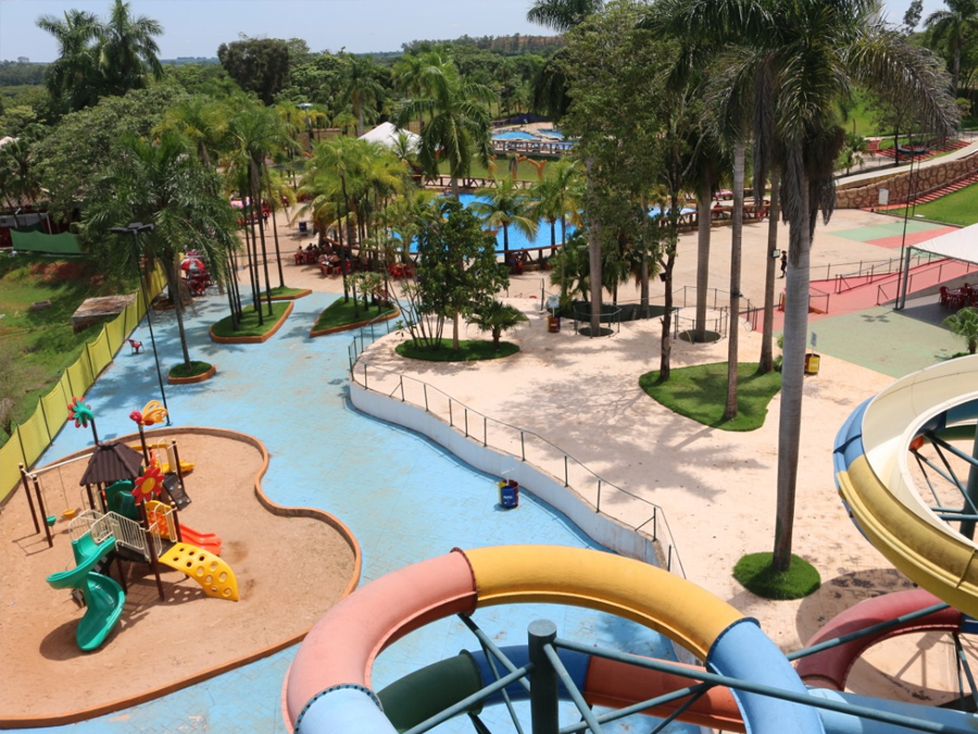 Hot Planet Thermas Park é garantia de lazer para toda a família em Araçatuba