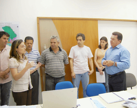 Prefeitura entrega documentos para análise de regularização de loteamentos irregulares