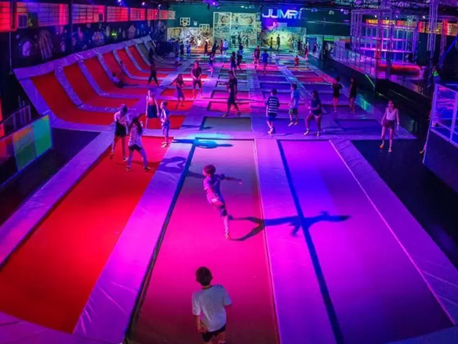 Conheça o Jumpark O maior e mais completo trampolim park da América