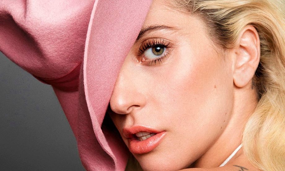 Lady Gaga cantora de carreira promissora