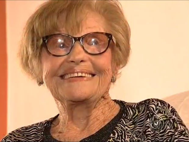 Leonira Gentini, aos 97 anos tem o sonho de publicar mais livros e espalhar toda sua poesia!