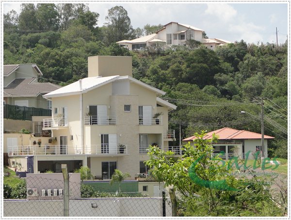 Conheça o Condomínio Village Morro Alto