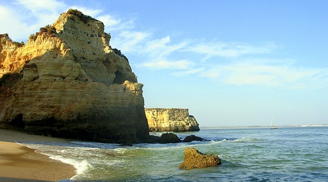 Por que a água do mar é salgada? Posso beber água do mar?