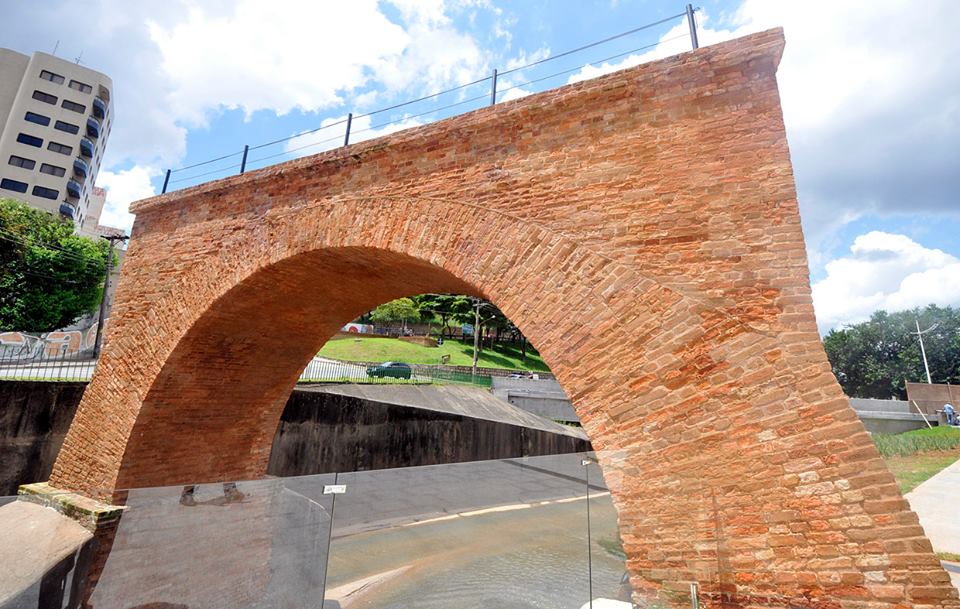 Ponte torta comemora revitalização com música em homenagem aos 360 anos 