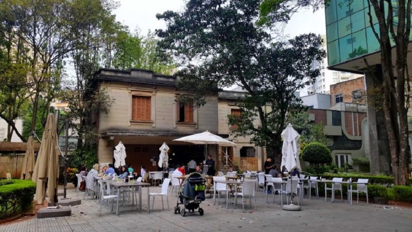 A Arte em tomar Café