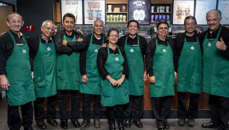 Starbucks inaugura loja exclusivamente dirigida por idosos!