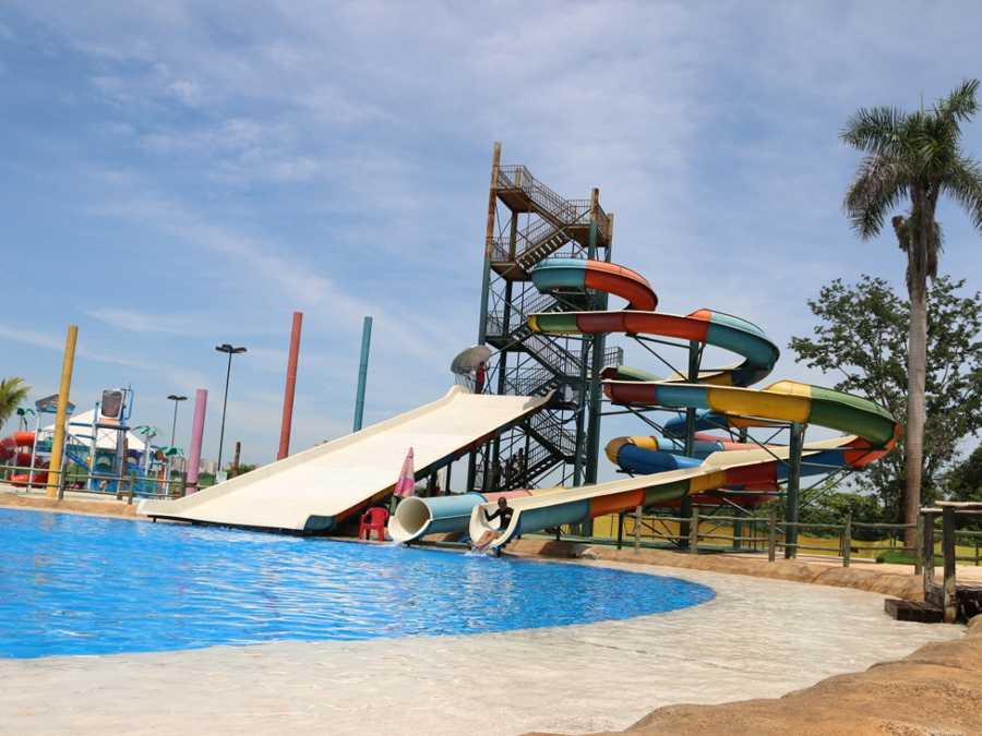 Hot Planet Thermas Park é garantia de lazer para toda a família em Araçatuba