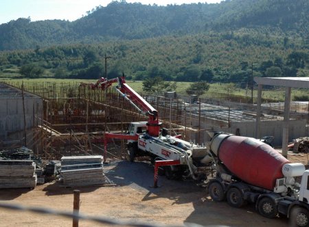 Prefeito Ocimar visita obras de concretagem da Estação de Tratamento de Esgoto de Itupeva